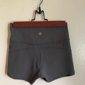 Lululemon In Movement Short *Everlux 2.5” Titanium